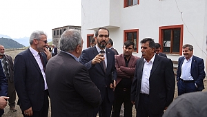 EKİNÖZÜ AHMET ÖZDEMİR'İ BAĞRINA BASTI..