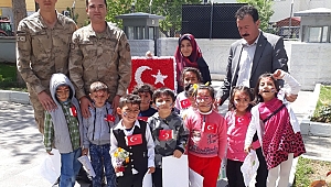 ANA KUZULARININ MEHMETÇİK SEVGİSİ 