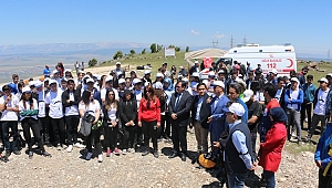 PAZARCIK’TA YAMAÇ PARAŞÜTÜ DÜZENLENDİ 