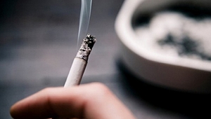 İFTAR SONRASI ÜST ÜSTE İÇİLEN SİGARA ÇOK ZARAR VERİYOR! 