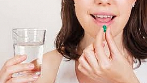 İLAÇ KULLANAN DAHA FAZLA SU TÜKETMELİ! 