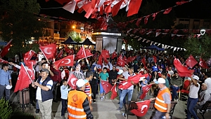 AFŞİNLİLER DEMOKRASİ NÖBETİ İÇİN MEYDANA AKIN ETTİ 