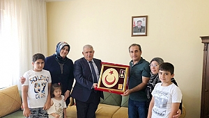 BAŞKAN MAHÇİÇEK ŞEHİT AİLELERİNİ ZİYARET ETTİ 