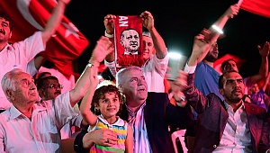 ” BU ÜLKENİN BAYRAĞI İNMEYECEK, EZANI DİNMEYECEKTİR” 