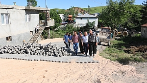 PAZARCIK’TA KIRSAL MAHALLELERE HİZMET ARALIKSIZ DEVAM EDİYOR 