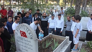 ÜLKÜCÜ ŞEHİT BLEDA AYBARS TEKİN VEFATININ YILDÖNÜMÜNDE MEZARI BAŞINDA ANILDI! 