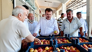 BAŞKAN ERKOÇ’TAN HAL ESNAFLARINA ZİYARET 
