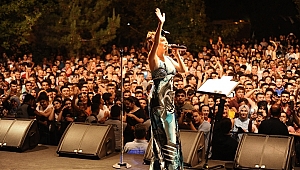 BİR EBRU YAŞAR KLASİĞİ... 