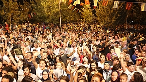 PAZARCIK’TA YER YERİNDEN OYNADI