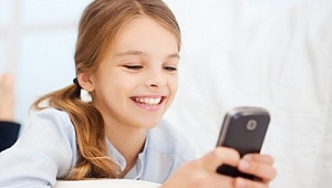 TÜRKİYE’DEKİ ÇOCUKLARIN YÜZDE 59’U AKILLI TELEFON SAHİBİ 