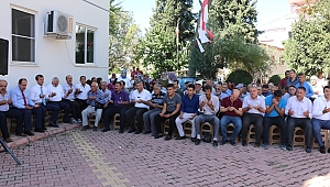 BAŞKAN BOZDAĞ VATANDAŞLARA AŞURE DAĞITTI 