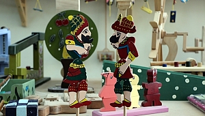 ÇOCUKLAR İÇİN ÜRETİP AİLE BÜTÇESİNE KATKI SAĞLIYORLAR 