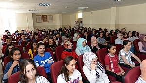 LİSELERDE YENİ EĞİTİM-ÖĞRETİM YILININ İLK DERSİNİ KSÜ ÖĞRETİM ÜYELERİ VERDİ 