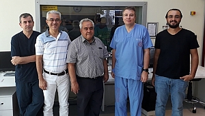 PROF. DR. SAMİ ÖZGÜL, DAMAR TIKANIKLIĞI TEDAVİSİNDE HEKİMLERE EĞİTİM VERİYOR 