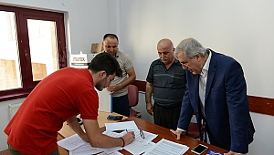 REKTÖR CAN, YENİ KAYIT YAPTIRAN ÖĞRENCİLERLE SOHBET ETTİ 