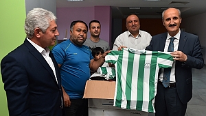 DULKADİROĞLUNDAN AMATÖR SPOR KULÜPLERİNE MALZEME YARDIMI 