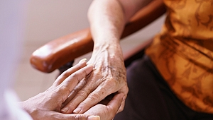 DÜNYA NÜFUSUNUN YÜZDE 9’UNU YAŞLILAR OLUŞTURUYOR 