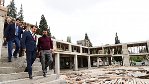 KONGRE BİNASINDA KATLAR YÜKSELİYOR 