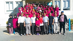 MİLLİ YÜZÜCÜ EROĞLU ÖĞRENCİLERLE BULUŞTU 