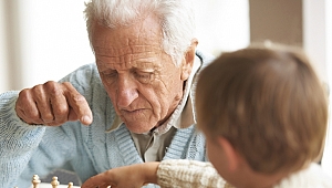 TÜRKİYE'DE ERKEKLER ORTALAMA 60 YAŞINDA EMEKLİ OLUYOR 