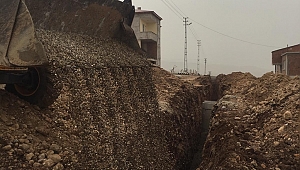 ÇARDAK’IN KANALİZASYON HATTI UZATILDI 