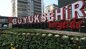 ÇİÇEK DİKİM ÇALIŞMALARI ARALIKSIZ OLARAK DEVAM EDİYOR 