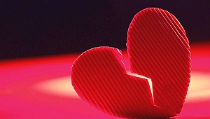 KALP KRİZİNİN TAKLİTÇİSİ KIRIK KALP SENDROMU 