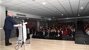 MAHÇİÇEK ÖĞRENCİLERE BÜYÜK BAŞARISINI ANLATIYOR 