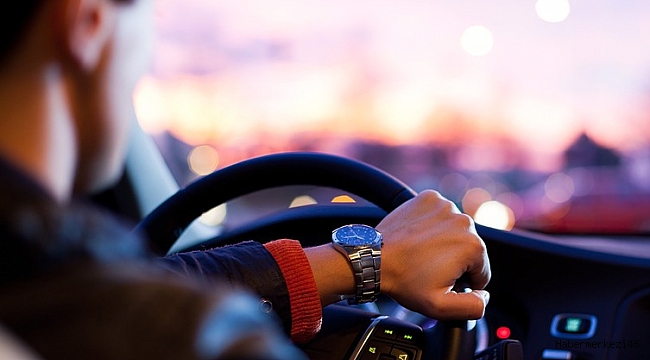 TÜRKİYE'DE YEDİ KİŞİYE BİR OTOMOBİL DÜŞÜYOR