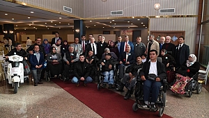 BAŞKAN MAHÇİÇEK ENGELLİLER VE AİLELERİYLE YEMEK PROGRAMINDA BİR ARAYA GELDİ 