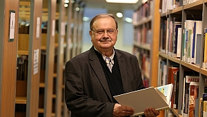 CEP TELEFONU İLE KONUŞURKEN 1 CM UZAKTA TUTUN