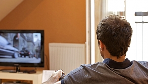 GÜNDE ORTALAMA 3 SAAT 34 DAKİKA TELEVİZYON İZLİYORUZ 