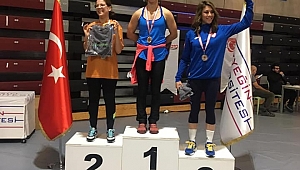 HALİME UZUNGÜNDEŞ'DEN KÜREKTE BRONZ MADALYA 