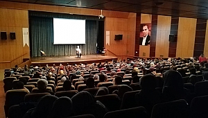 ‘KUTLU NEBİ’NİN NAZLI SANCAKTARI’ TİYATROSU İZLEYENLERİ DUYGULANDIRDI 