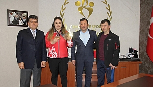 MİLLİ HALTERCİMİZ MELİKE GÜNAL’DAN ÜÇ BRONZ MADALYA 