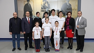 SANKO OKULLARI ÖĞRENCİLERİ SATRANÇ TURNUVASINDA 7 KUPA KAZANDI 