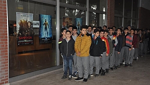 ÖĞRENCİLER SİNEMA İLE BULUŞTU 