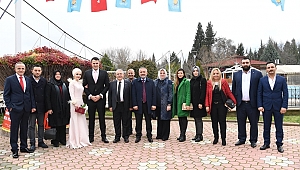 BAŞKAN MAHÇİÇEK DÜNYANIN MUTLULUĞUNA ORTAK OLDU 