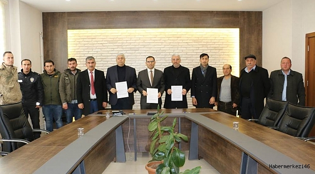 BELEDİYE BAŞKAN ADAYLARI, EKİNÖZÜ'NDE CENTİLMENLİK PROTOKOLÜ İMZALADI