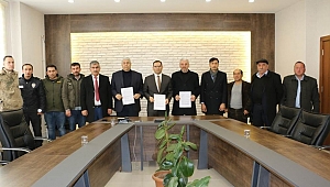 BELEDİYE BAŞKAN ADAYLARI, EKİNÖZÜ'NDE CENTİLMENLİK PROTOKOLÜ İMZALADI 