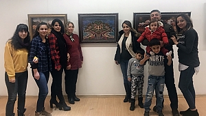 ÇEŞİTLİ TEKNİKLERLE HAZIRLANAN SERGİ İLGİ GÖRÜYOR 