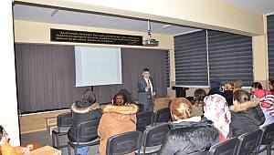 Yazar Aksu'nun Konferansına Velilerden Yoğun İlgi 