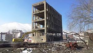  56 Adet Metruk Bina Yıkıldı..