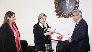 Başkan Zabun’dan Kadın Girişimcilere Çiçekli Kutlama 