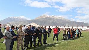 Çocuklar Atalarının Oyununa Geldi 