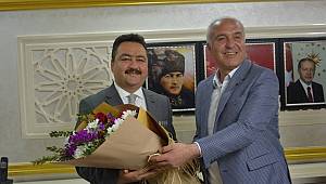 Mazbatayı Aldı, Çiçeklerle Karşılandı, Görevine Başladı..