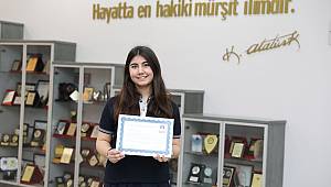 SANKO Okulları Öğrencisi Azra Akkuş’a Büyük Ödül 