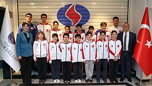 SANKO Okulları Yüzücülerinin Bayrak Yarışı Başarısı 