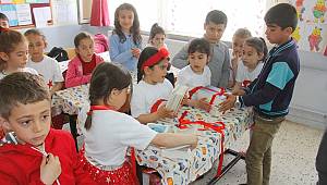 Başkan Aydın Okuma Bayramında Kitap Hediye Etti 