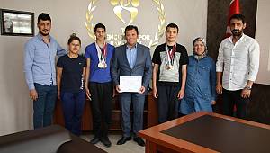 Sporcularımız Yüzmede Engel Tanımadılar 